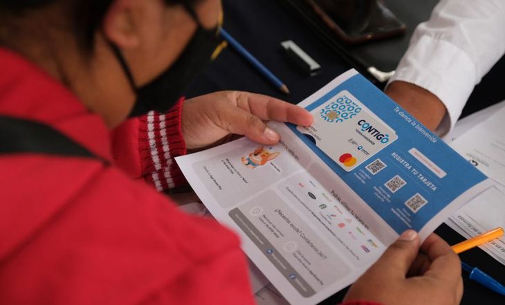 La Tarjeta Contigo de Querétaro deposita mil pesos mensuales a trabajadores con ingresos de hasta 1.5 salarios mínimos que cumplan los requisitos del programa. La Tarjeta Contigo de Querétaro deposita mil pesos mensuales a trabajadores con ingresos de hasta 1.5 salarios mínimos que cumplan los requisitos del programa.