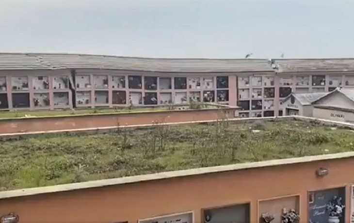 El cementerio de Camogli está situado sobre la línea de costa de Genova, unos 50 metros sobre el nivel del mar.