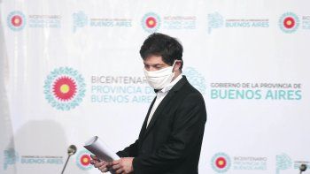 Focos. Axel Kicillof, con tapabocas en medio de la pandemia. El domingo dijo que “hay respaldo externo y apoyo de sectores de la provincia a una reestructuración que permita salir de este lío”, frente a “una deuda impagable”.