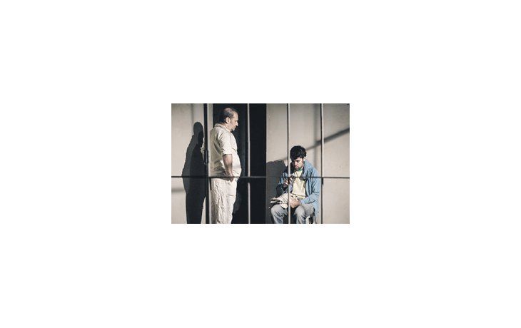 Una escena de “Zona de humo”, cuarta obra de la dramaturga Verónica Mc Loughlin, que se estrenó días atrás en el Teatro Del Pueblo.