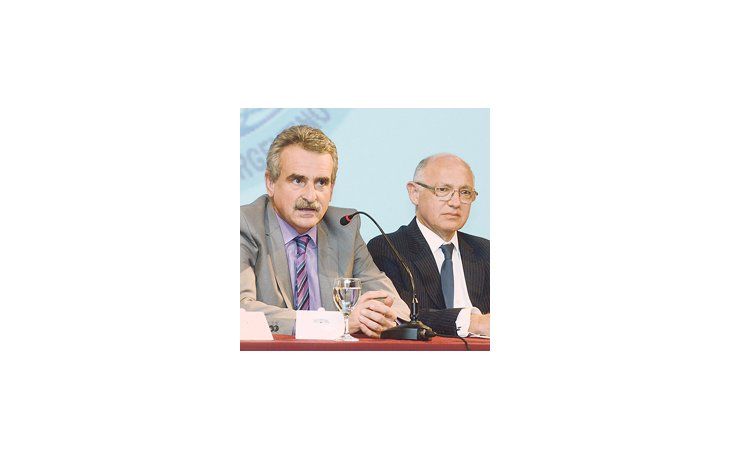 Agustín Rossi y Héctor Timerman en el acto de ayer.