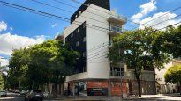 Esquina de Acassuso y Oliden, en un tramo residencial pero cerca de avenidas principales en LIniers (Foto Gentileza: Florencio González Inmuebles)