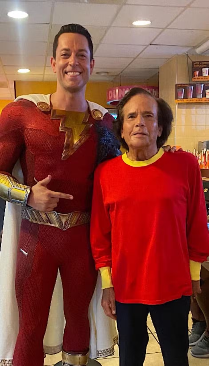 Michael Gray junto a Zachary Levi. Michael Gray junto a Zachary Levi.