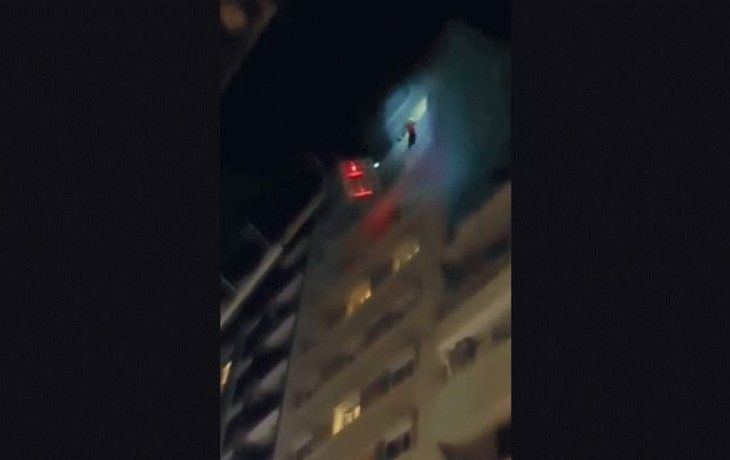 dramatico rescate de un jugador del rival de racing: colgaba de una ventana para salvarse de un incendio
