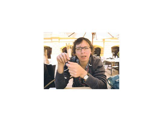 Aunque nunca estuvo en Brasil, Yushimito explica que en muchos de sus relatos «usar como escenario las favelas fue una estrategia para alejar al lector de sus referentes. Y, además. para mí el fenómeno de la marginalidad, de la violencia, es homogéneo».