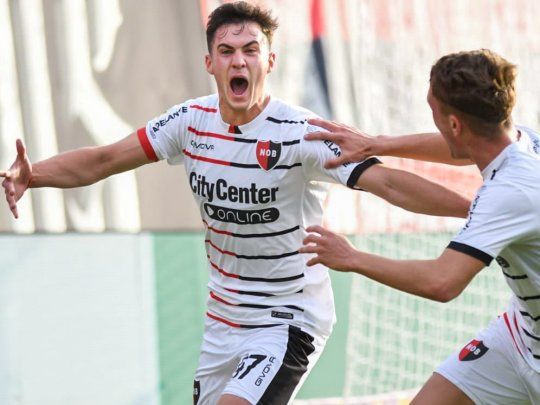 Se afirma. Newells derrotó a Lanús en Rosario.