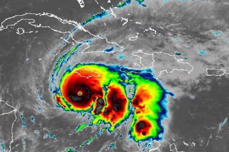 Cientos de familias fueron evacuadas en las zonas costeras de Kingston ante el avance del ciclón de categoría 5.   Cientos de familias fueron evacuadas en las zonas costeras de Kingston ante el avance del ciclón de categoría 5.  