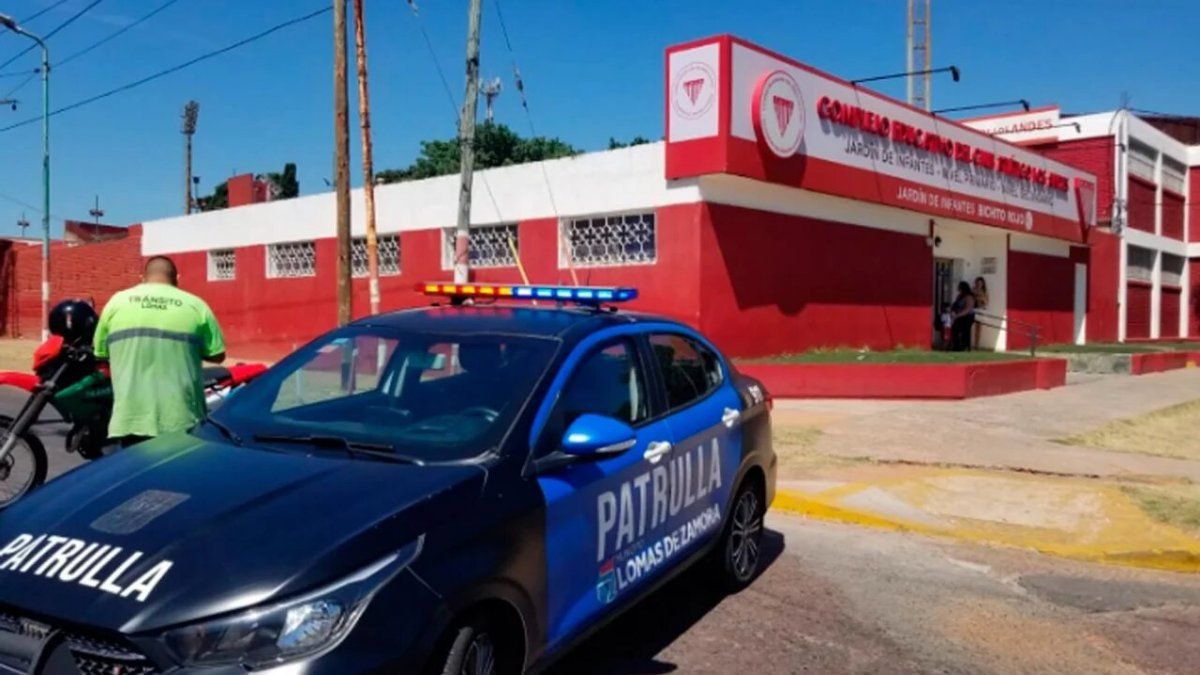 Shots fired at a school: the Los Andes bar faced off while students left the club