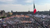 Miles de personas se congregaron en el centro de la Ciudad de México.
