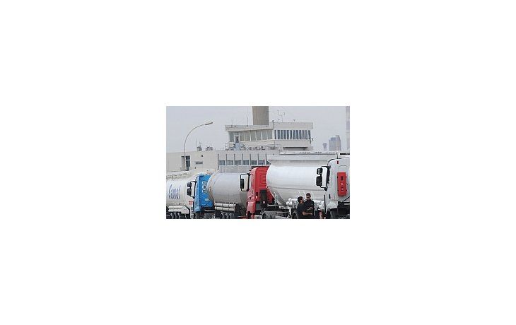 Las tres refinerías que se mantenían cerradas reanudaron su actividad, luego de que trabajadores votaran volver a sus puestos