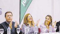disputa. La derrota de la gobernadora Arabela Carreras en las elecciones municipales de Bariloche dejó a la mandataria en un marco de soledad al interior del oficialismo provincial de Juntos Somos Río Negro.