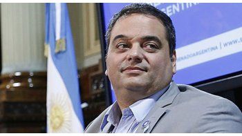 ámbito.com | Triaca “recorta” cargos pero suma $ 16 millones