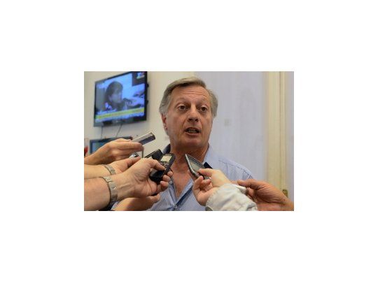 En día de intenso calor, Aranguren descarta cortes masivos de luz