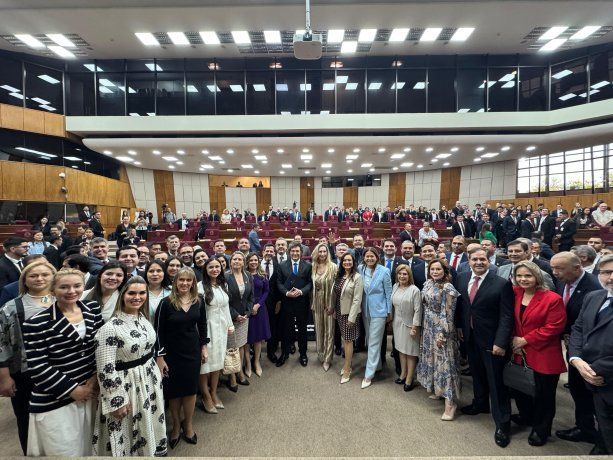 Javier y Karina Milei en el Congreso de Paraguay.&nbsp;