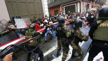 La policía reprimió las protestas en Perú.