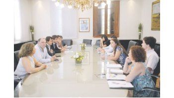 Se reunieron Santiago Hardie, Ricardo Negri y Hugo Rossi con integrantes de la Oficina de Riesgo Agropecuario (ORA) y del INTA para avanzar con medidas a afectados por crecidas de los ríos Paraná, Uruguay y Paraguay.
