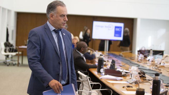 Yamandú Orsi descartó la eliminación de las AFAP y refirió al Diálogo Social como la base para la reforma.