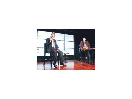 Boudou, en su rol de candidato, tuvo ayer su encuentro twittero. Lo secundó, como moderador, el periodista Hernán Brienza.
