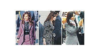 ámbito.com | Ya en Buenos Aires, Cristina sorprendió con pantalón pata de elefante y tailleur largo de solapa amplia para un look de los 80. El saco parecía que le quedaba más grande, porque la hombrera era muy generosa y le hacía un defecto en la sisa. El aspecto
