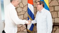 Los cancilleres de Colombia y Cuba, Álvaro Leyva y Bruno Rodríguez.