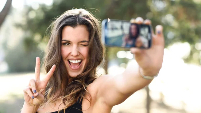 La Inteligencia Artificial FaceAge utiliza selfies para determinar la edad biológica de los pacientes.