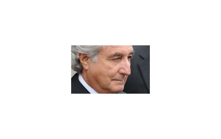 Bernard Madoff, una celebridad de Wall Street, fue arrestado en diciembre de 2008 y está cumpliendo una condena de 150 años de prisión, tras una estafa gigantesca mediante el denominado esquema piramidal Pozzi.