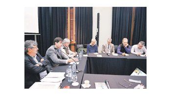 El secretario de Agricultura, Gabriel Delgado, recibió ayer a los actores de la cadena maicera en el microcine del ministerio.