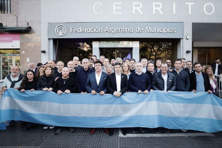 Axel Kicillof apoyó el reclamo de los intendentes a Nación.