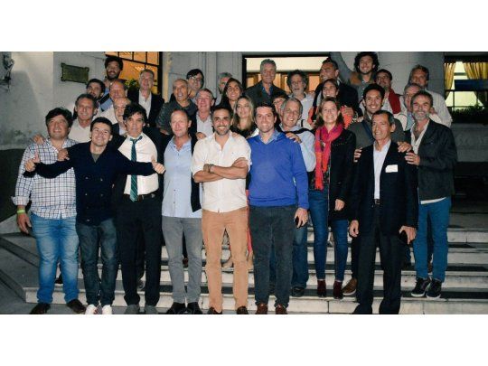 Calleri junto a su equipo de trabajo.