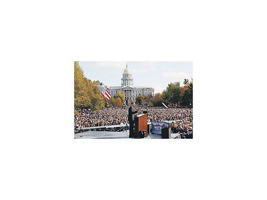 BarackObamacongregó auna multitudimpactanteen Denver,estado deColorado.Los actosdel demócrataatraena cada vezmás gente asólo ochodías de lashistóricaseleccionesnorteamericanas.