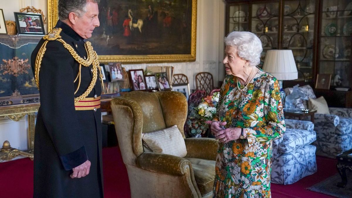 Queen Elizabeth reappeared after being absent for a month for her health