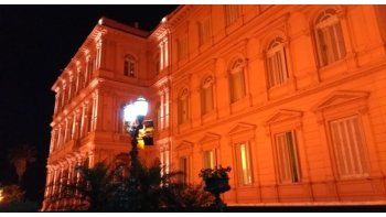 La Casa Rosada se iluminó de naranja.