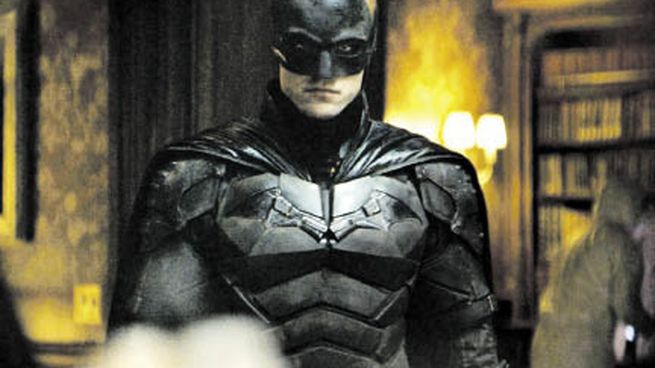 BATMAN. El problema con Pattinson es que tiene la misma expresión con máscara o sin ella.