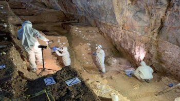 Los utensilios más antiguos encontrados en esta cueva, situada en altitud, fueron datados con carbono 14 en un rango de entre 33.000 y 31.000 años antes de la era cristiana.