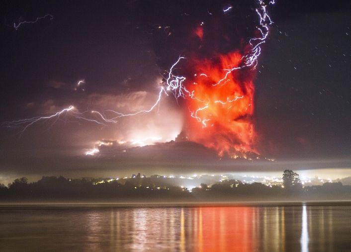 Neuquén, Chubut y Río Negro, en vilo por erupción (foto 1)
