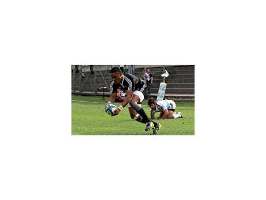 Desde chicos. El rugby es a los neocelandeses lo que el fútbol es a los argentinos. Todos el mundo lo juega. Allí, los niños practican en los clubes y luego en el colegios.