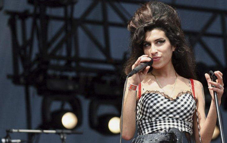 Subastan objetos de Amy Winehouse y recaudan 4 millones de dólares
