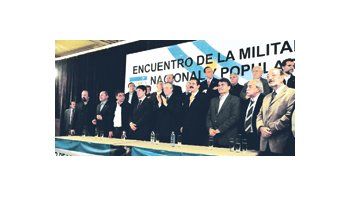 ámbito.com | Néstor Kirchner se rodeó el viernes de referentes transversales como «Barba» Gutiérrez, Edgardo Depetri, Eduardo Sigal y Oscar Laborde. Llevó a sus espadones Juan Manuel Abal Medina y Rafael Folonier.