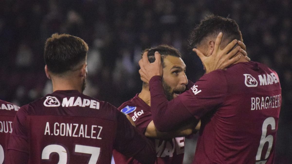 Lanús won against Metropolitanos and advanced to the South American phase