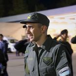 En el aeropuerto lo esperaban su esposa, su hijo de tres años, su madre y funcionarios nacionales. En el aeropuerto lo esperaban su esposa, su hijo de tres años, su madre y funcionarios nacionales.