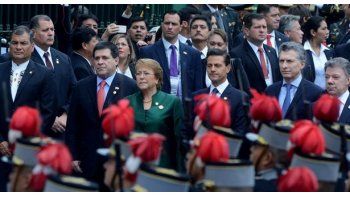 Luego de la reunión con Kuczynski, Macri y su esposa, Juliana Awada, participaron de la cena de honor que ofreció el presidente saliente de Perú, Ollanta Humala, en el Palacio de Gobierno.