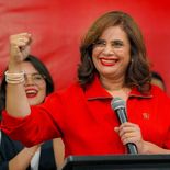 El anuncio fue a través de una conferencia de prensa. El anuncio fue a través de una conferencia de prensa.