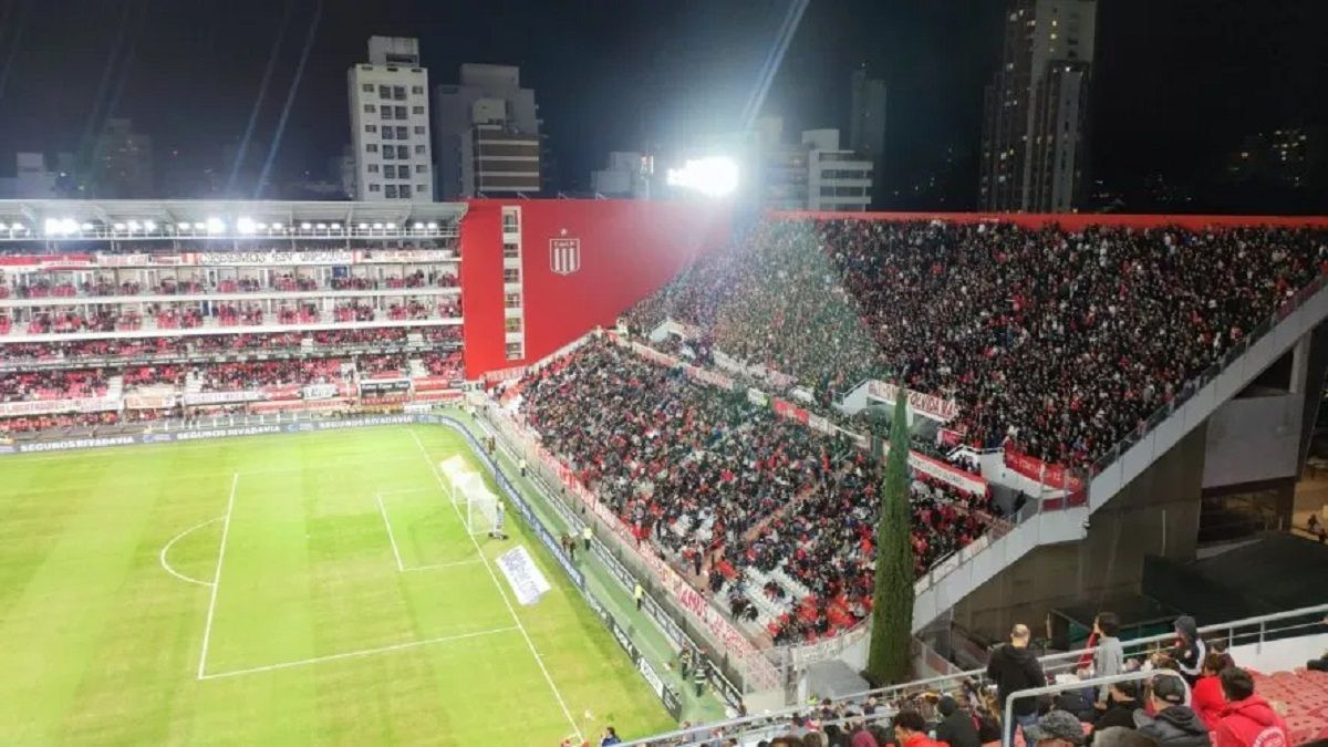 They will apply the right of admission to two Estudiantes fans who fought They will apply the right of admission to two Estudiantes fans who fought