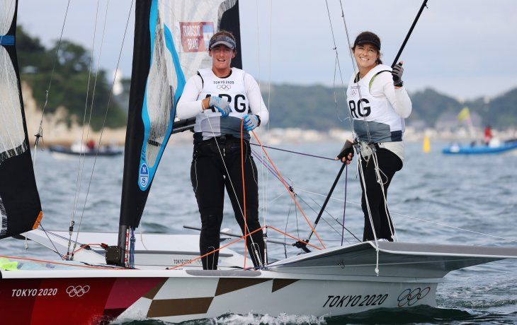 Travascio y Branz terminaron 6° en la general de la 49er FX de vela e ingresaron en la medal race.