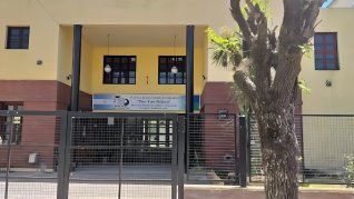 La Escuela N°2 “Fray Luis Beltrán”, en Escobar, fue escenario de un operativo policial tras amenazas de tiroteo difundidas por estudiantes.