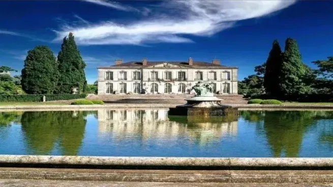 Es una de las mansiones más lujosas de Argentina y está inspirada en el Palacio de Versalles.