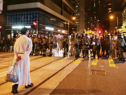 DESAFÍO. Por octavo fin de semana, miles de manifestantes salieron a las calles de Hong Kong para protestar contra el Partido Comunista Chino. Hoy, la excolonia británica vivirá su primera huelga general en 50 años.