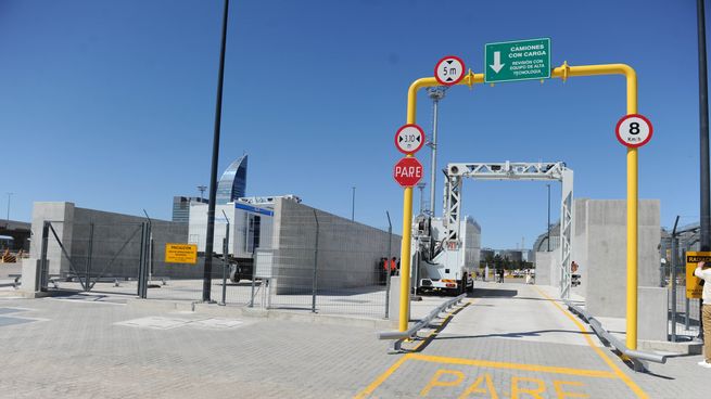 El Puerto de Montevideo fortalece sus controles con tres nuevos escáneres.