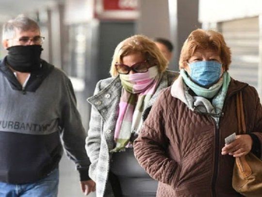Las personas que deban cobrar su sueldo o jubilación en el día que corresponda conforme el calendario de pago establecido quedan exceptuadas. 