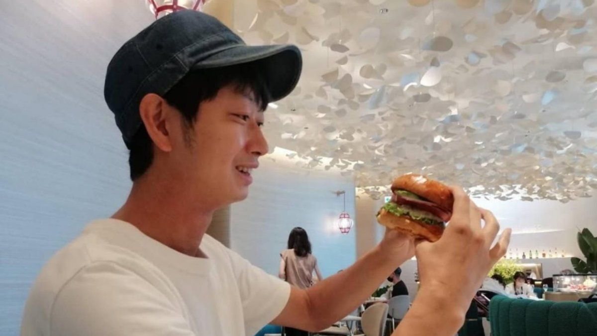 Japan: A man who rents himself out by doing nothing earns 80,000 euros in a year and said he feels “happy in every moment”